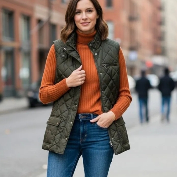 Banana Republic Jackets & Blazers - Banana Republic Quilted Olive Vest